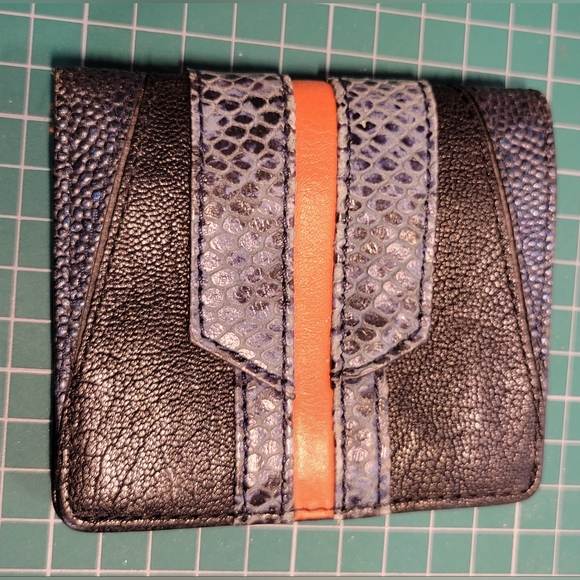 Ladies Juicy Couture wallet in like new condition. - Picture 2 of 5